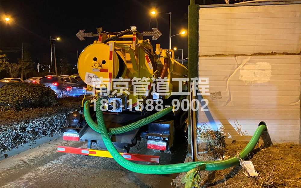 266明故宫临时工地抽粪