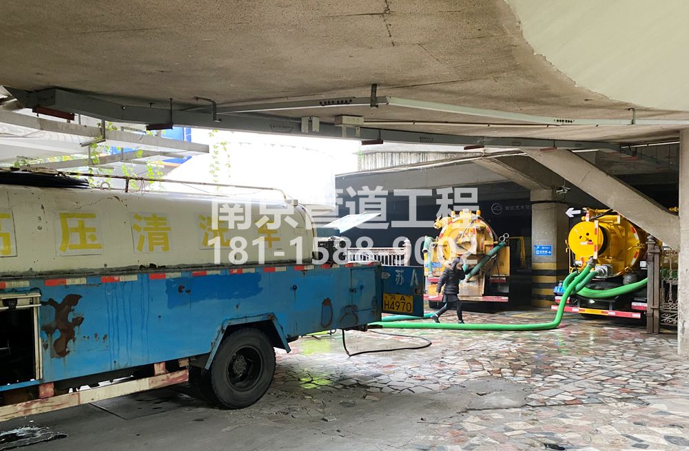 273明故宫商场地下室污水清理