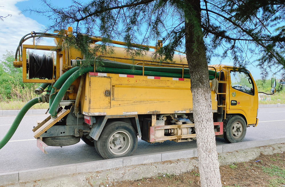 283明故宫清洗抽粪车